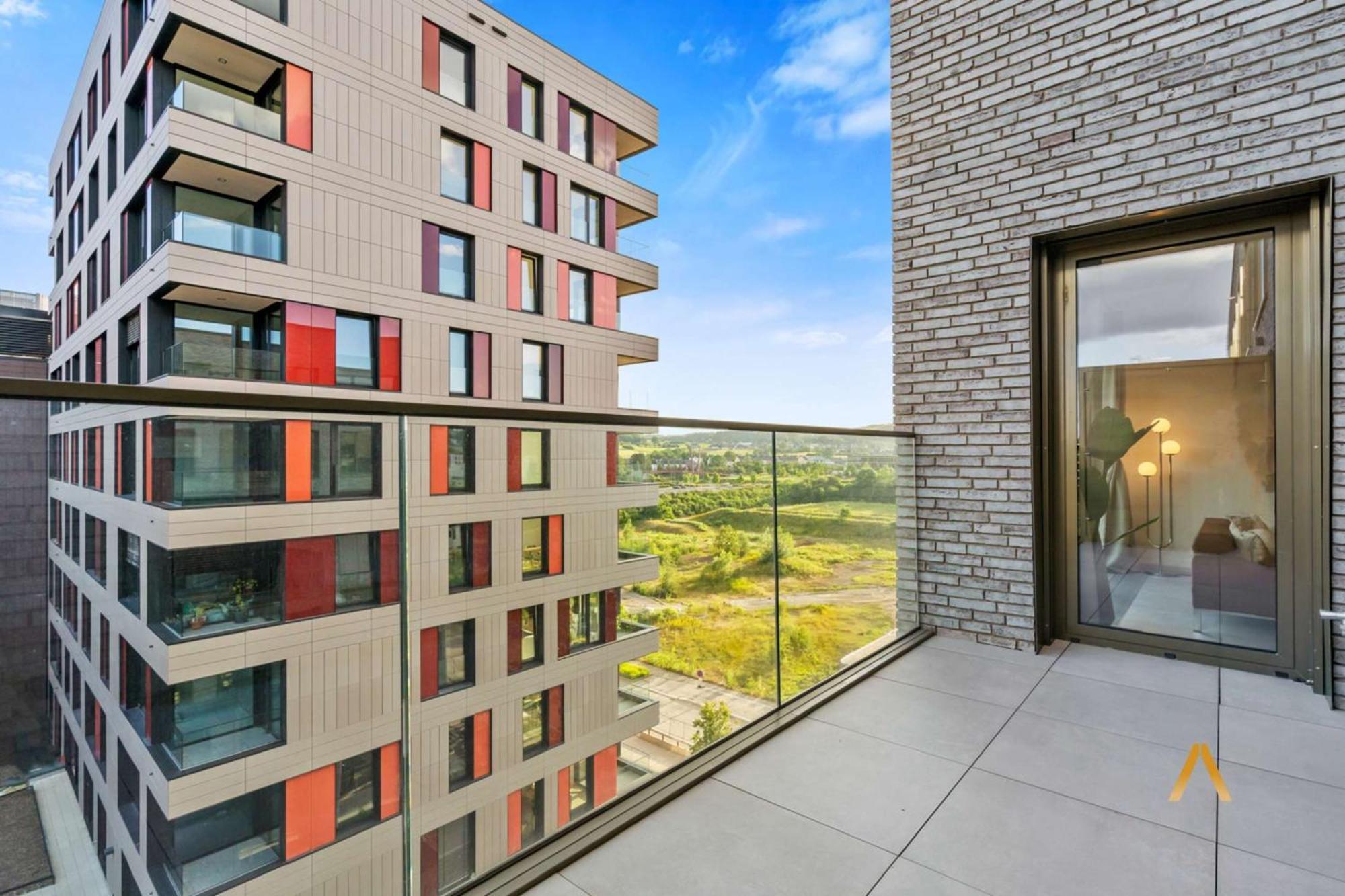 Modern 2-bed With Balcony In Serene *
