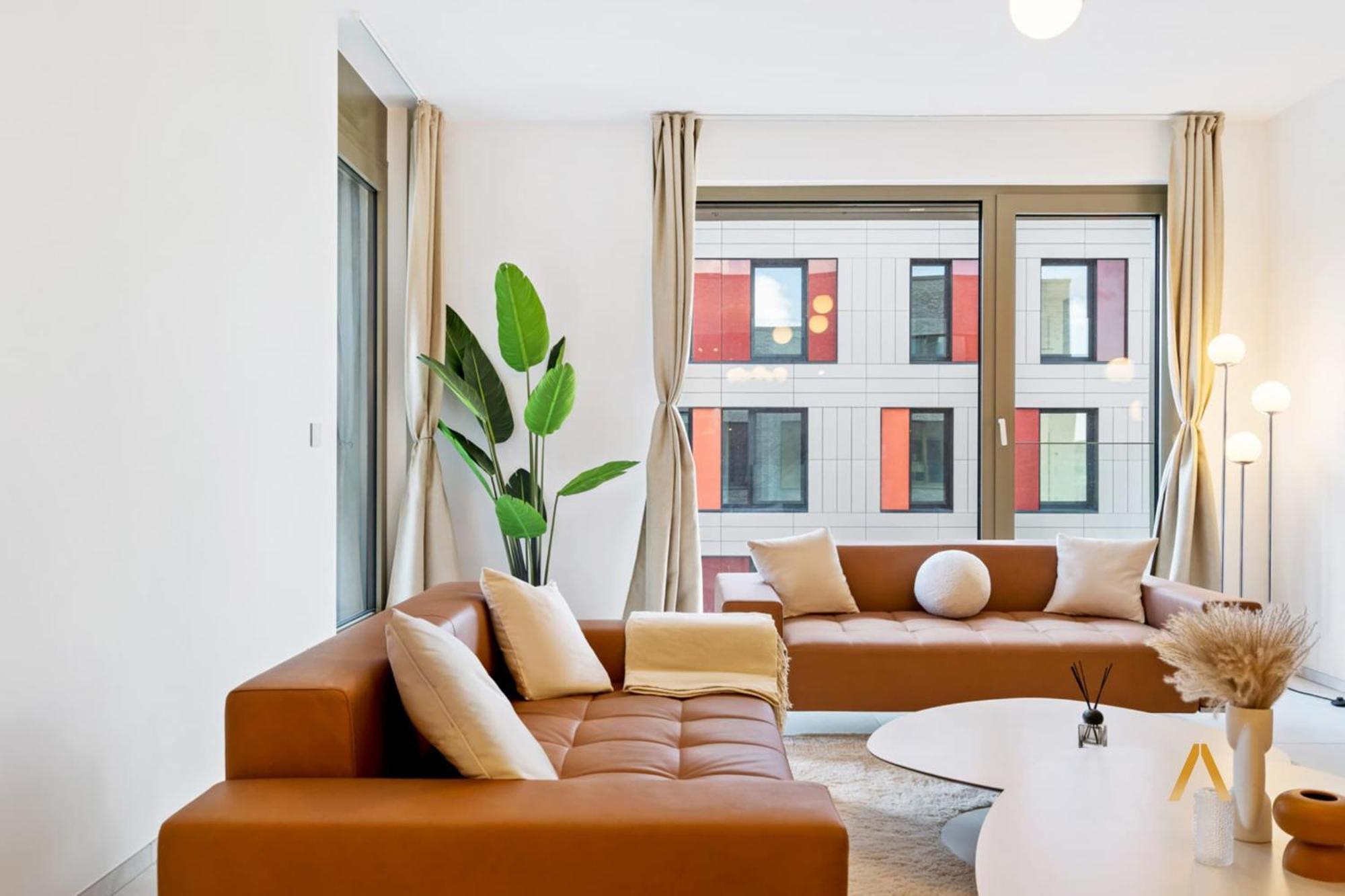 Modern 2-bed With Balcony In Serene *