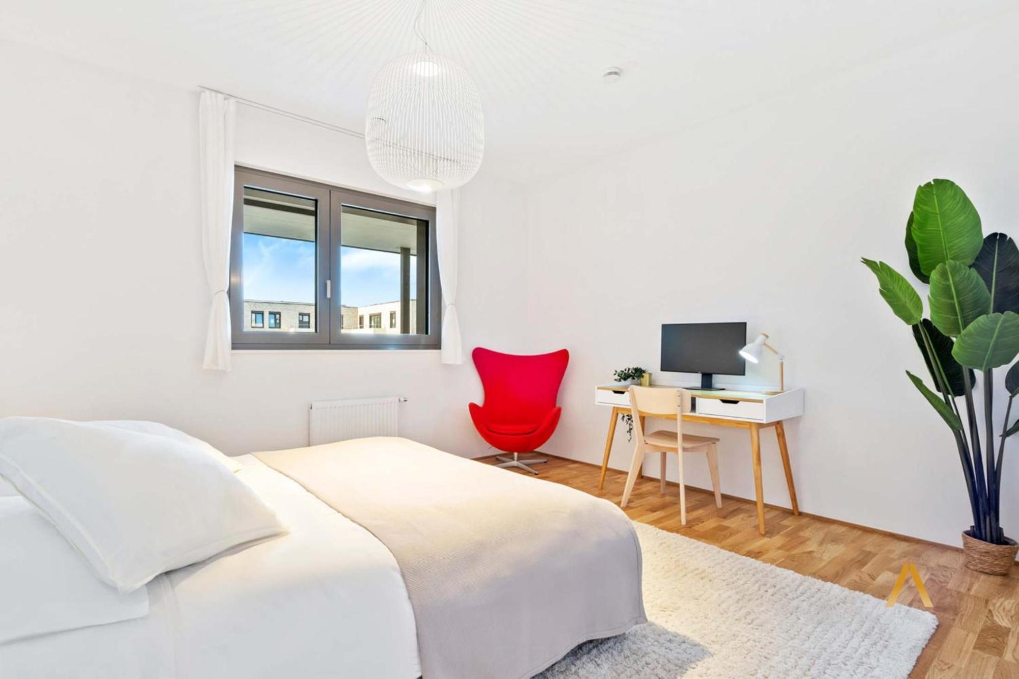 Modern 2-bed With Balcony In Serene