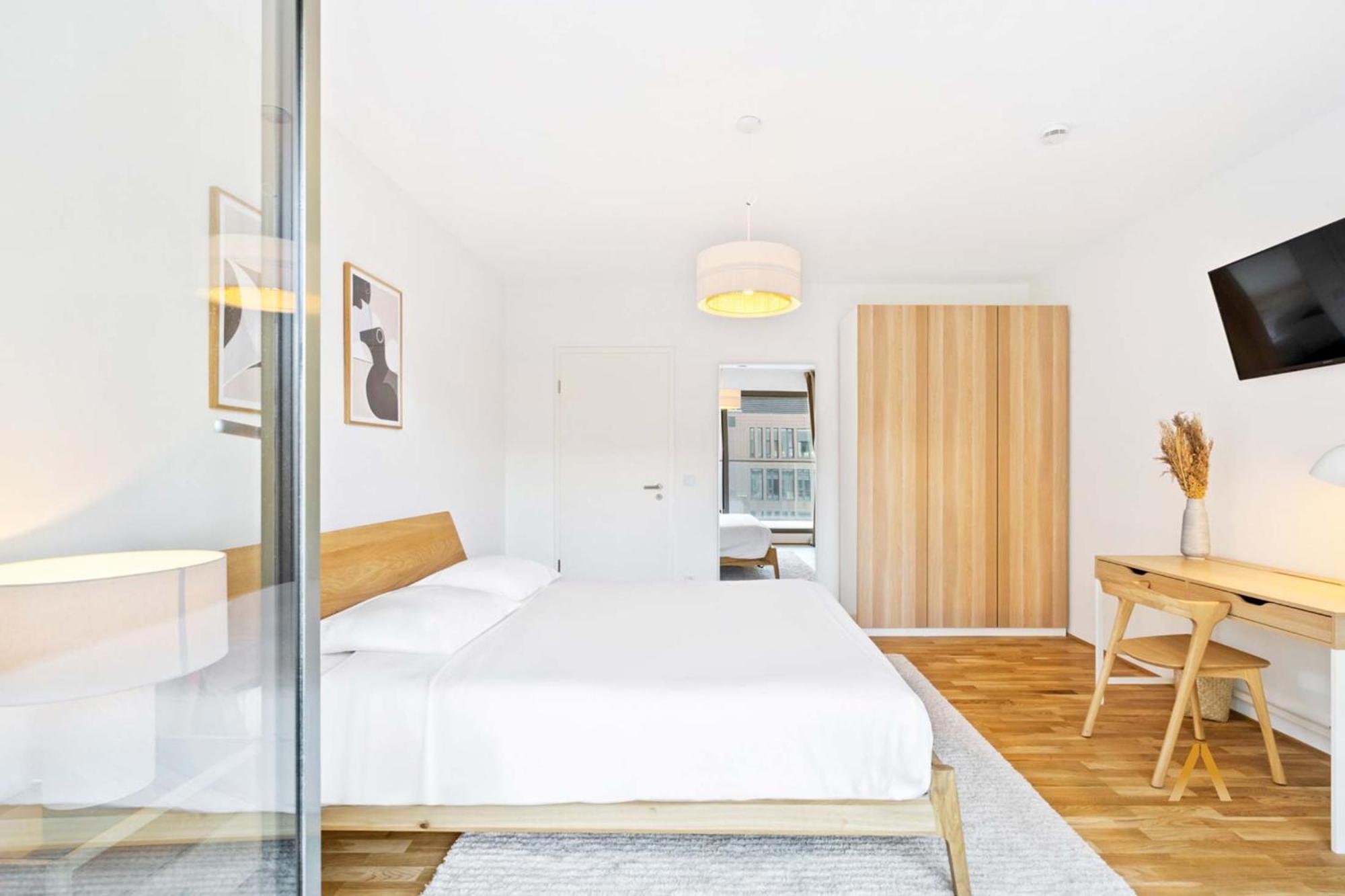 Apartment Modern 2-bed With Balcony In Serene *