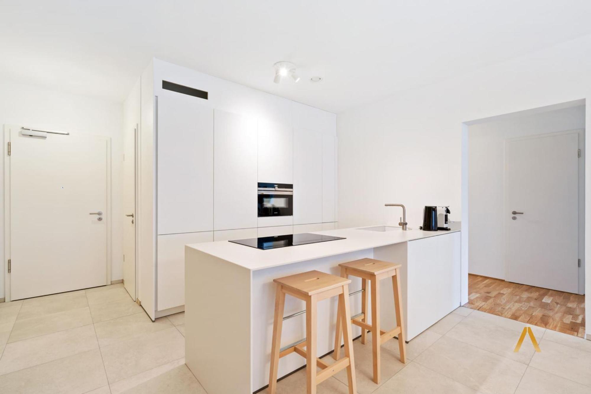 Modern 2-bed With Balcony In Serene