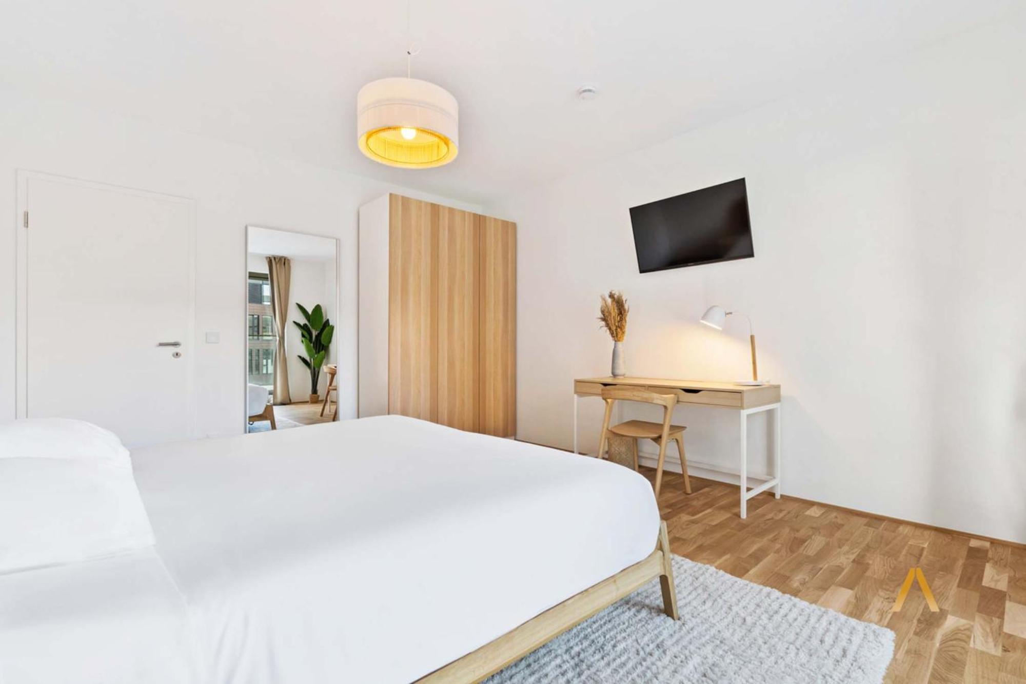Modern 2-bed With Balcony In Serene Apartment *